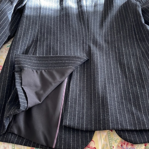 Banana Republic gray pinstriped blazer - Picture 9 of 10